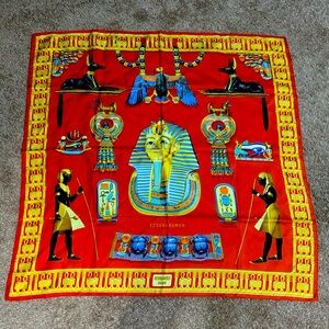 🌟 Hermès “Tutankhamun” by Vladimir Rybaltchenko Vintage Carré 90 Scarf 🌟